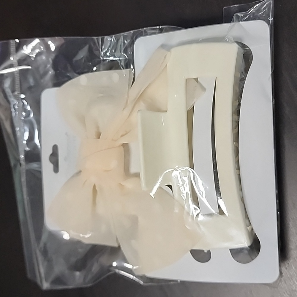 Cream Hair Clip and Bow Set